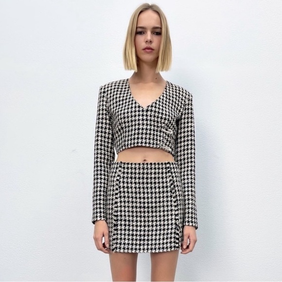 Zara Black & White Tweed Houndstooth Faux Wrap Crop Top - Picture 3 of 8